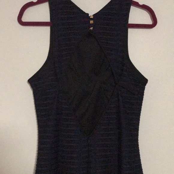 EUC Guess Dress with Open Back - Picture 6 of 7